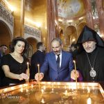 Նիկոլ Փաշինյանն ու Արամ Սարգսյանը՝ հաճախորդաց հարեմի երկու կողմը