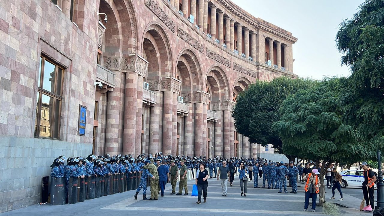 Կառավարական շենքում տիրում է «սլեշկեք են, որ շարած են» մթնոլորտ